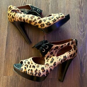 WOMENS NANETTE LEPORE LEATHER CALF HAIR LEOPARD CHEETAH LACE UP PEEPTOE HEELS 38